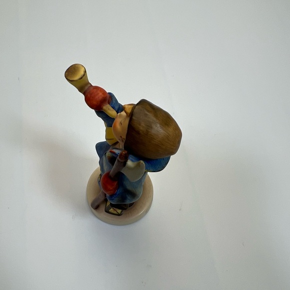 Goebel Hummel Hear Ye Hear Ye Ceramic Boy with Horn, Latern & Staff Figurine - Picture 8 of 12